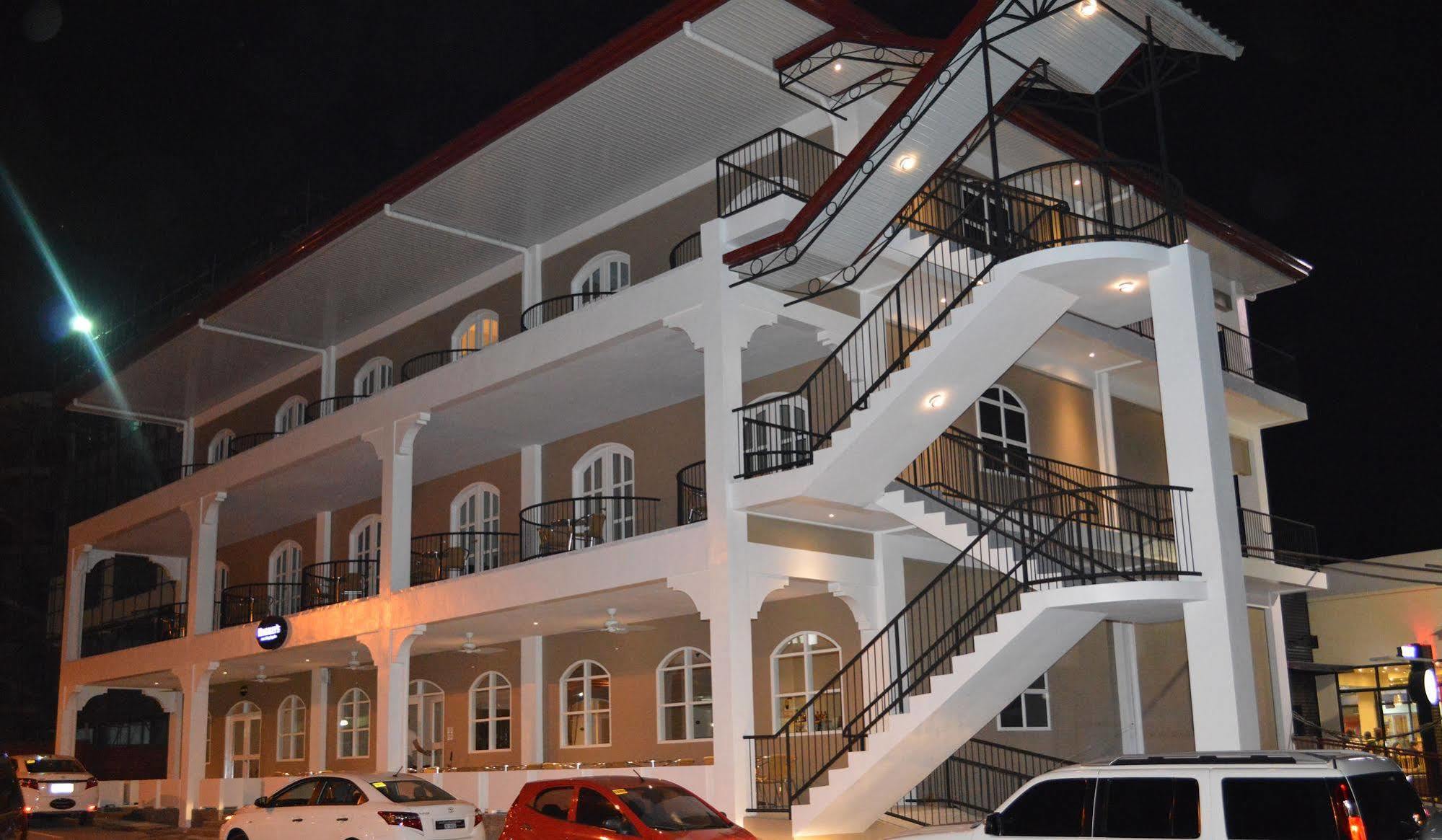 Kingsley'S Hotel And Gastro Pub Mabalacat Exterior foto