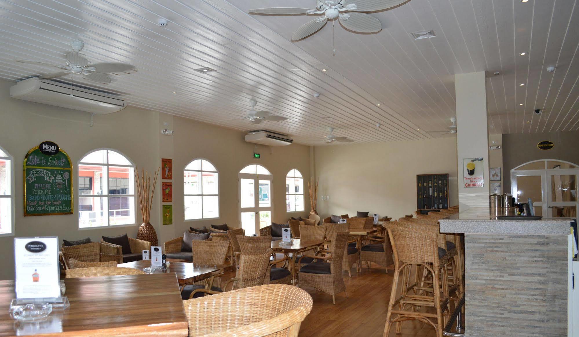 Kingsley'S Hotel And Gastro Pub Mabalacat Exterior foto